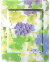 afbeelding glazen plaat met druiventrossen en bladeren